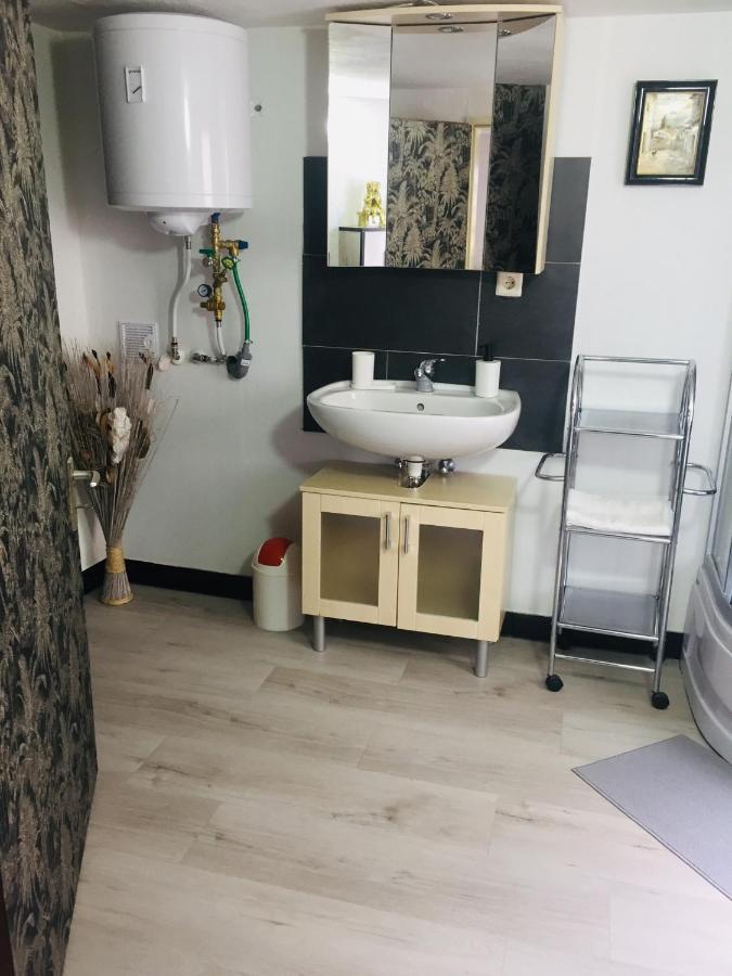 Monteurwohnung, 2 Zimmer, Kueche,Bad Staufenberg  Buitenkant foto